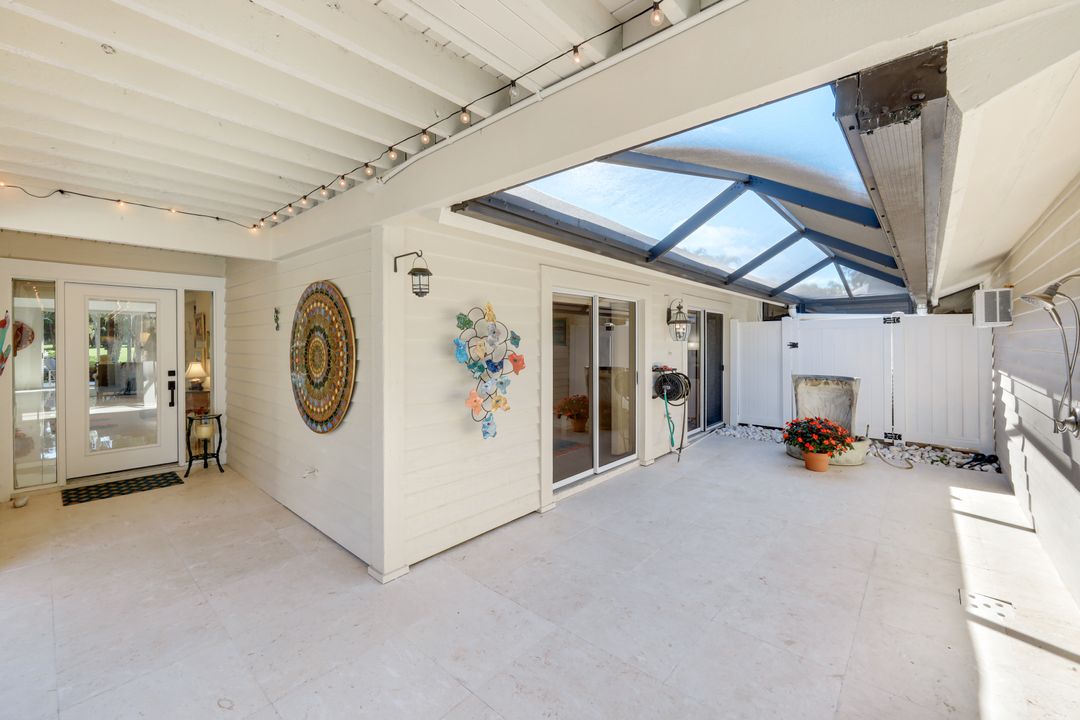 370 Edgemere Way N, Naples, FL 34105