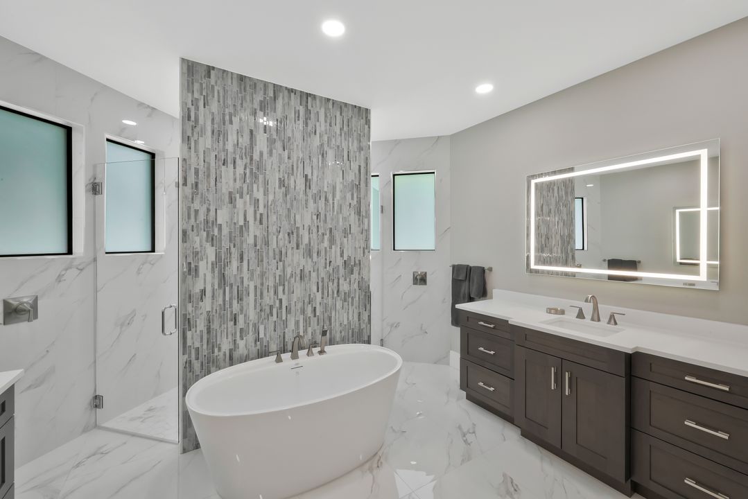 1812 Lagoon Ln, Cape Coral, FL 33914