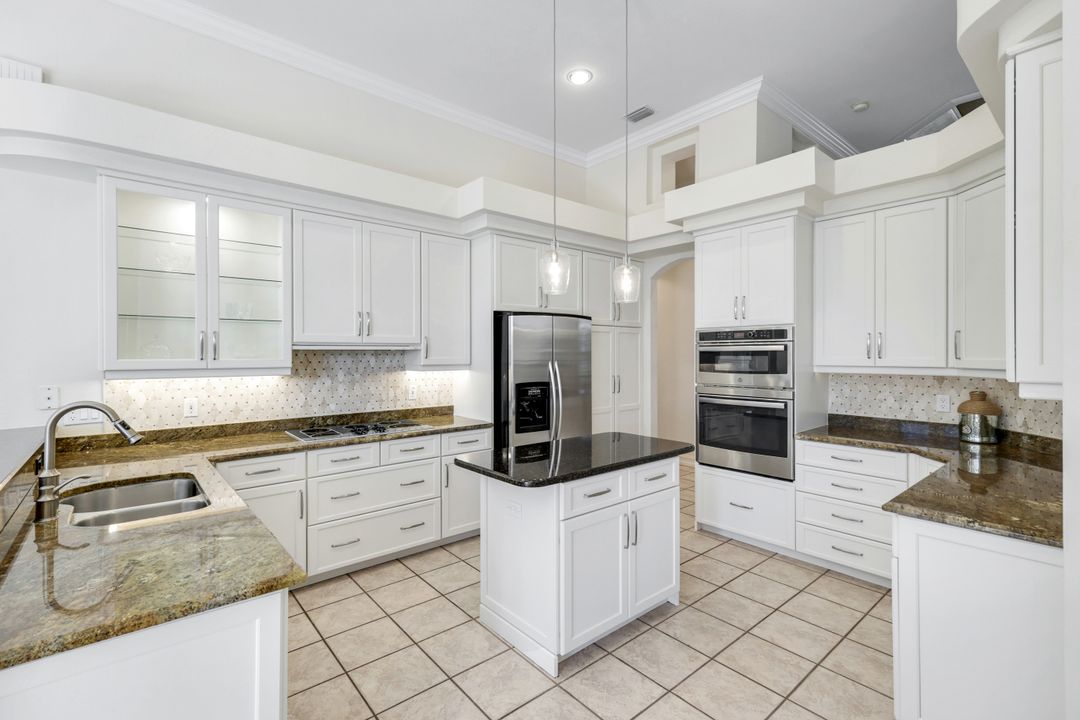 2022 El Dorado Pkwy W, Cape Coral, FL 33914