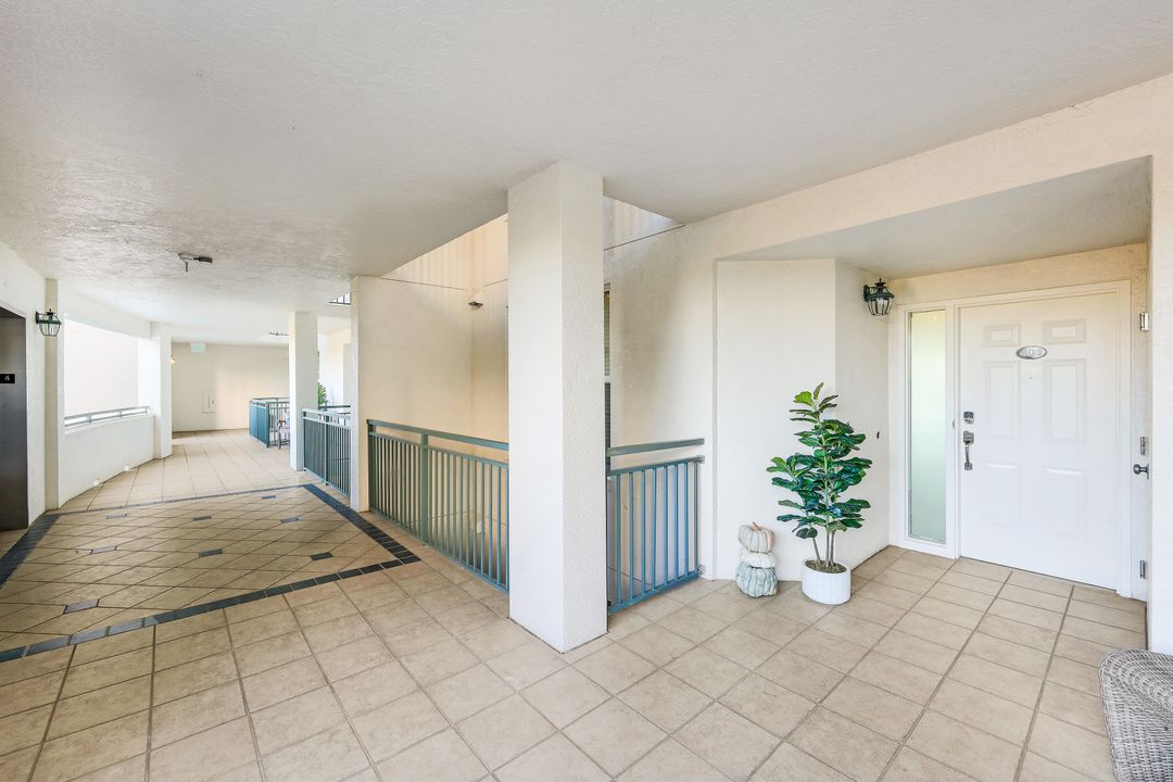 425 Cove Tower Dr #403, Naples, FL 34110