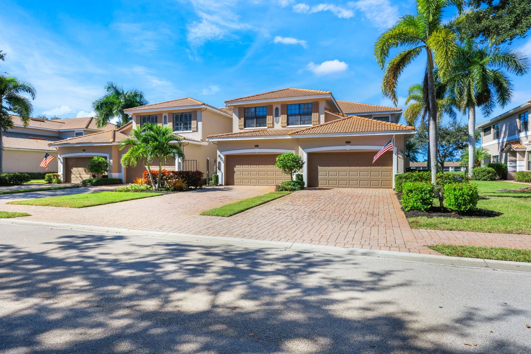 10450 Smoke House Bay Dr #201, Naples, FL 34120