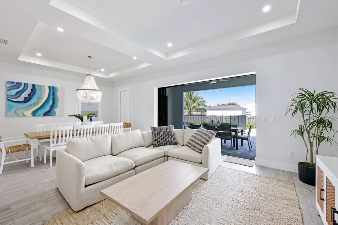 27 2nd St, Bonita Springs, FL 34134