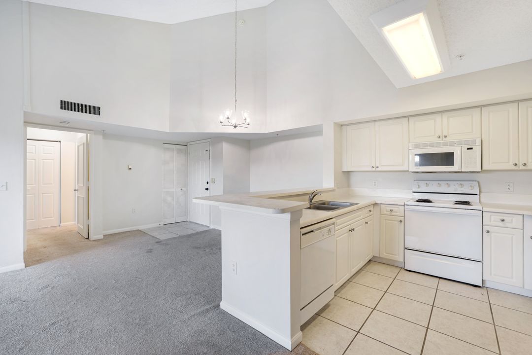 1205 Wildwood Lakes Blvd #305, Naples, FL 34104