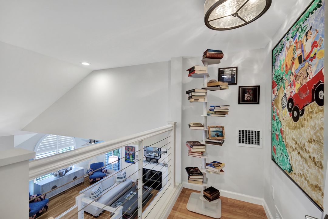 670 8th Ave S, Naples, FL 34102