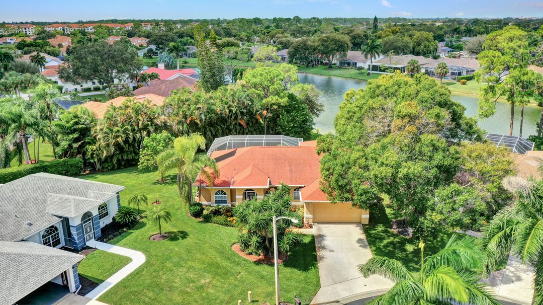 707 Teton Ct, Naples, FL 34104