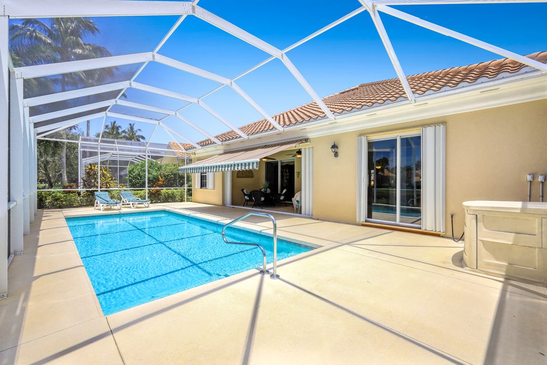 4313 Queen Elizabeth Way, Naples, FL 34119