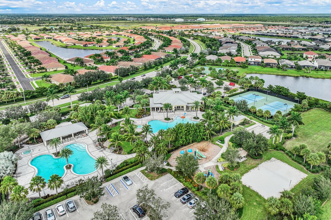 2214 Cara Cara Way, Naples, FL 34120