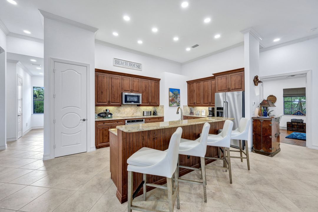 350 Gumbo Limbo Ln, Marco Island, FL 34145