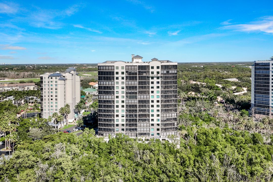 425 Cove Tower Dr #403, Naples, FL 34110