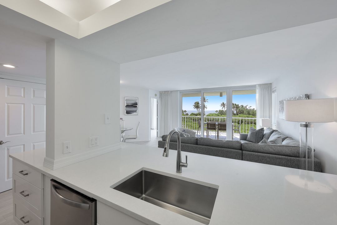 50 Seagate Dr #203, Naples, FL 34103