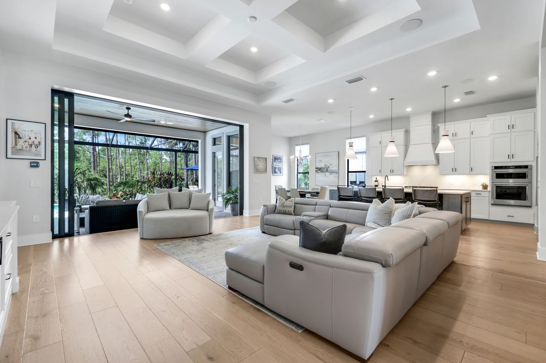 16221 Verilyn Cir, Naples, FL 34110