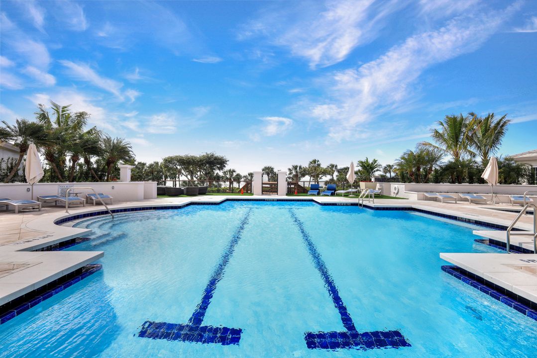 8473 Bay Colony Dr #503, Naples, FL 34108