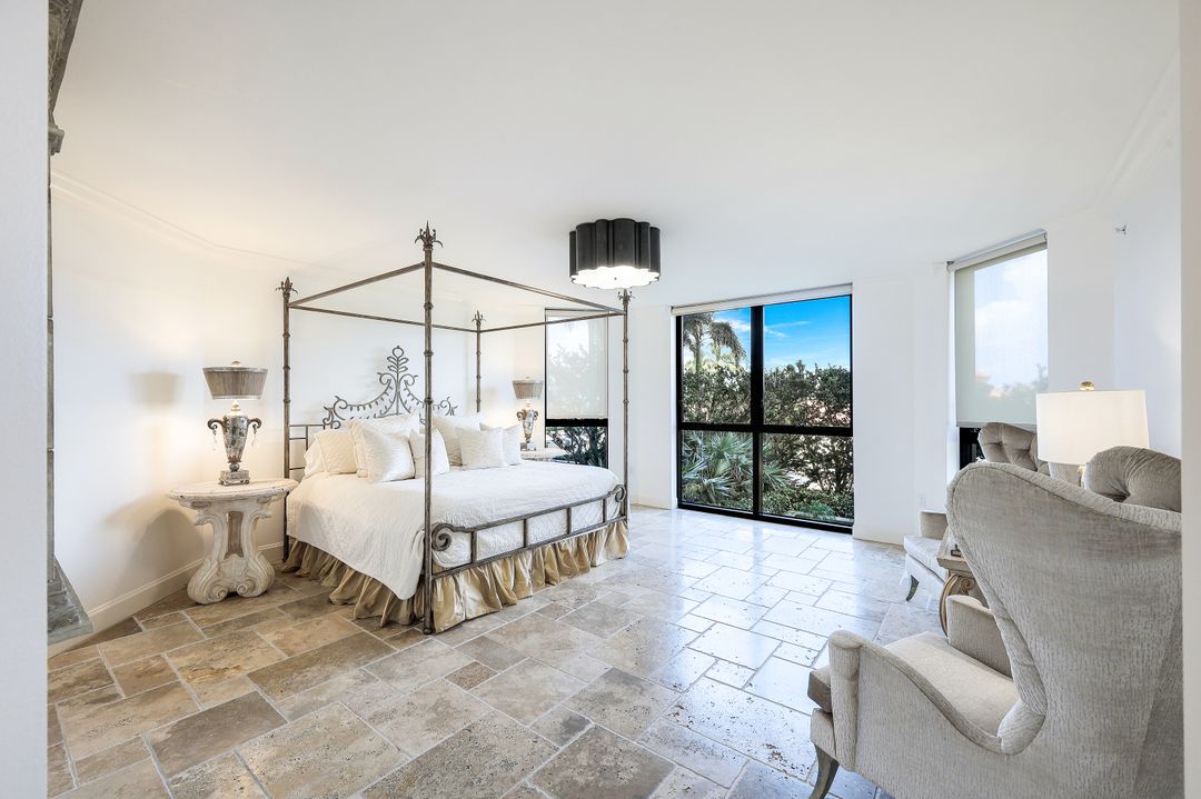 6597 Nicholas Blvd #306, Naples, FL 34108