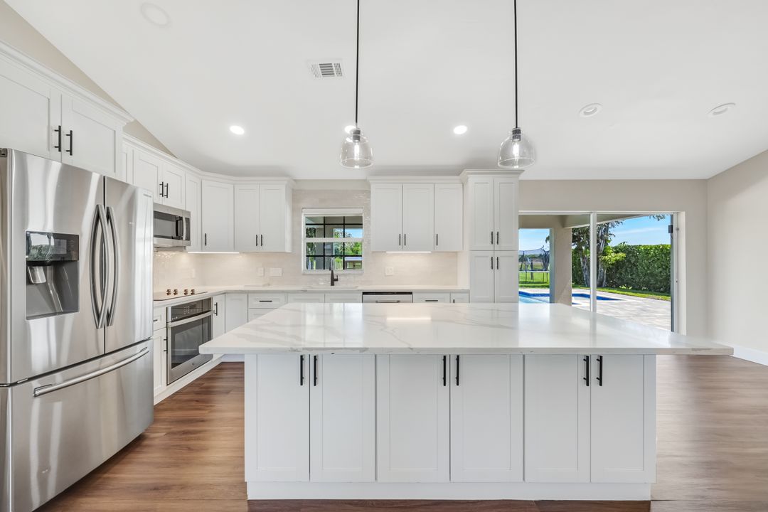 3857 39th Ave NE, Naples, FL 34120