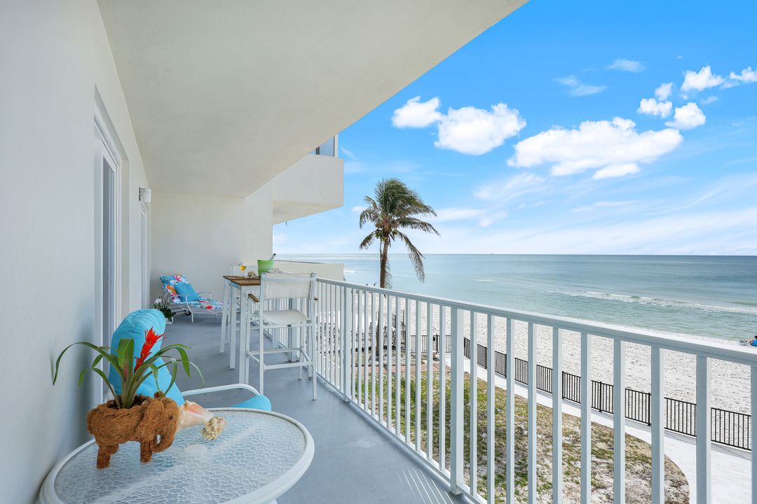 1977 Gulf Shore Blvd N #303, Naples, FL 34102