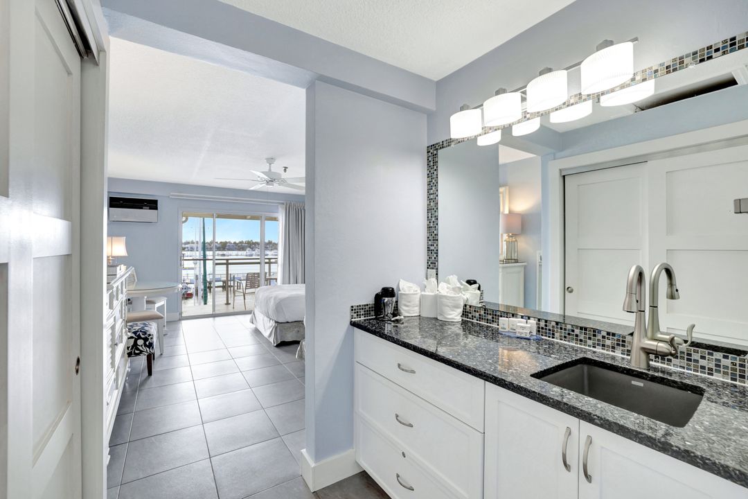900 Broad Ave S #320, Naples, FL 34102