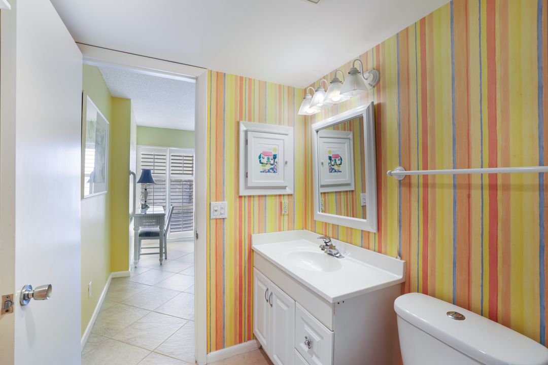 300 Park Shore Dr #5C, Naples, FL 34103