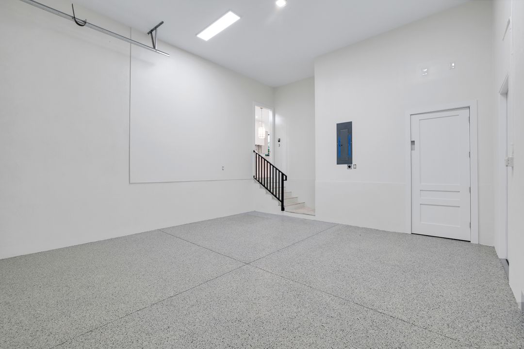 513 92nd Ave N, Naples, FL 34108