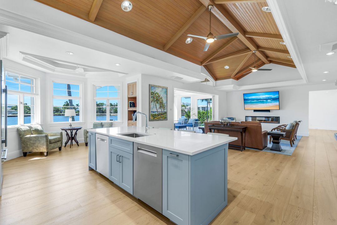 400 Springline Dr, Naples, FL 34102