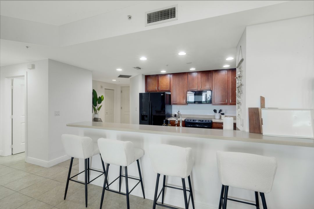 5793 Cape Harbour Dr #613, Cape Coral, FL 33914