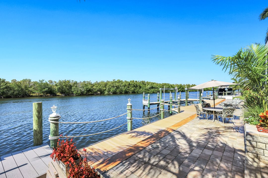 3820 Surfside Blvd, Cape Coral, FL 33914