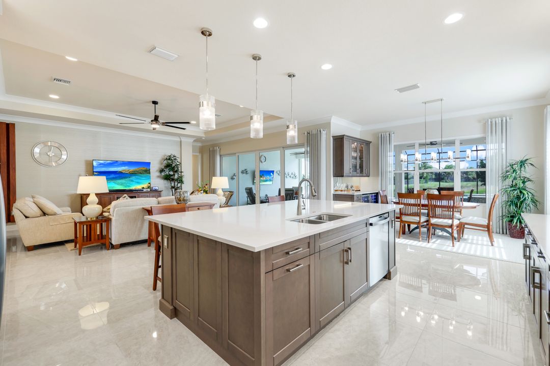 12078 Mimosa St, Naples, FL 34120