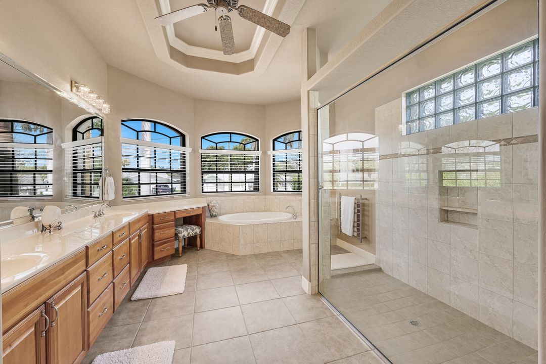 1028 Dolphin Dr, Cape Coral, FL 33904