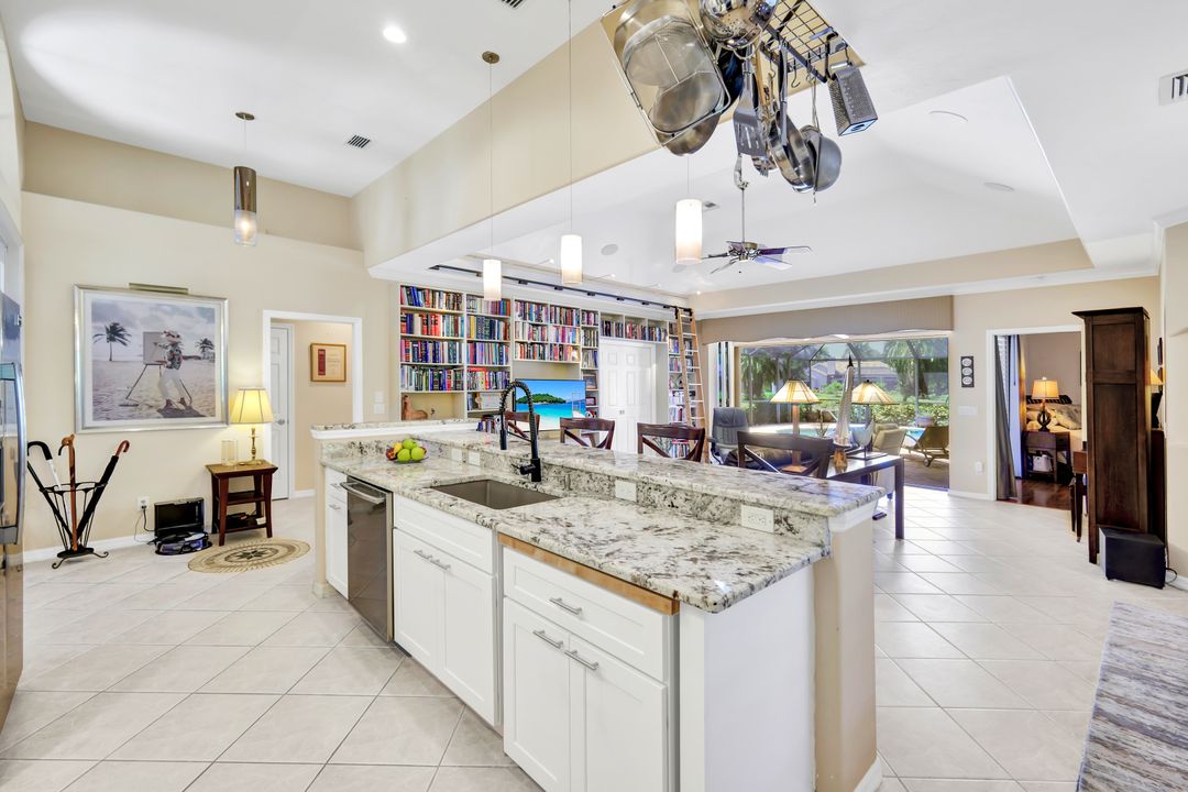 4383 Pomarine Ct, Naples, FL 34119