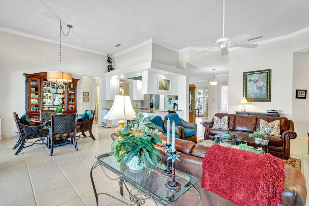 4313 Queen Elizabeth Way, Naples, FL 34119