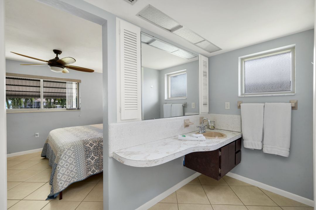 4305 SE 1st Ave, Cape Coral, FL 33904