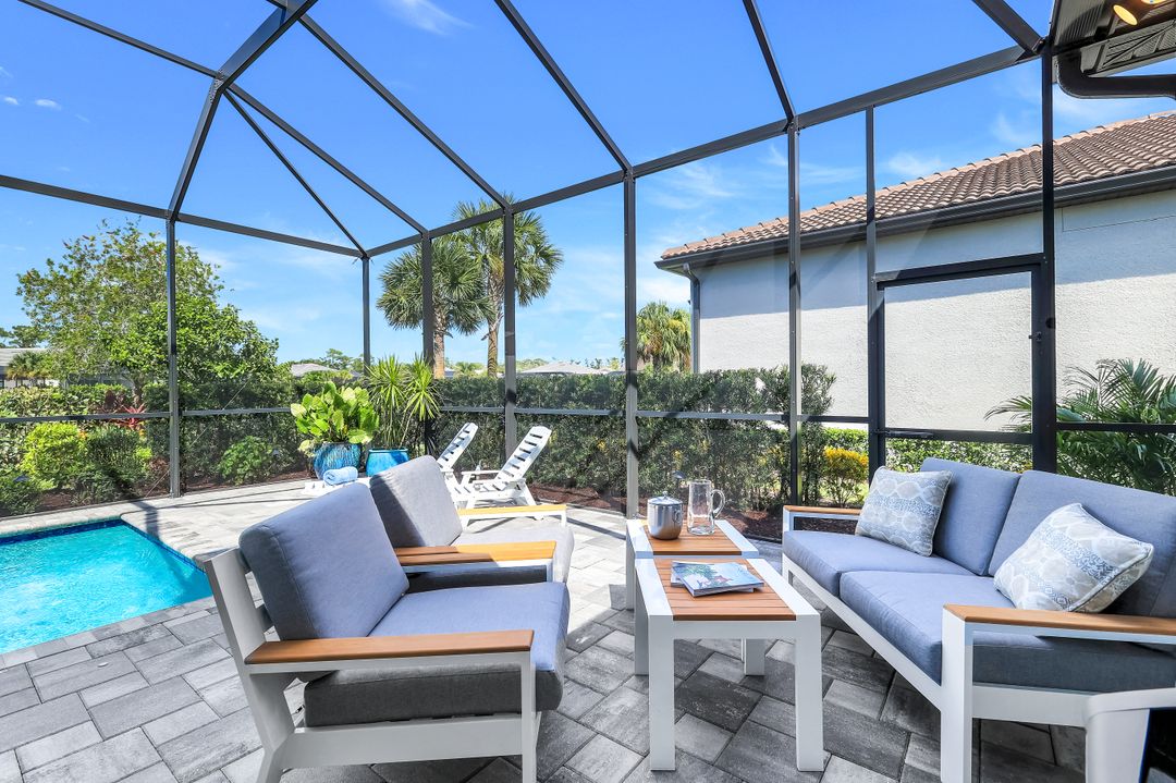 9721 Everglades Dr, Naples, FL 34120