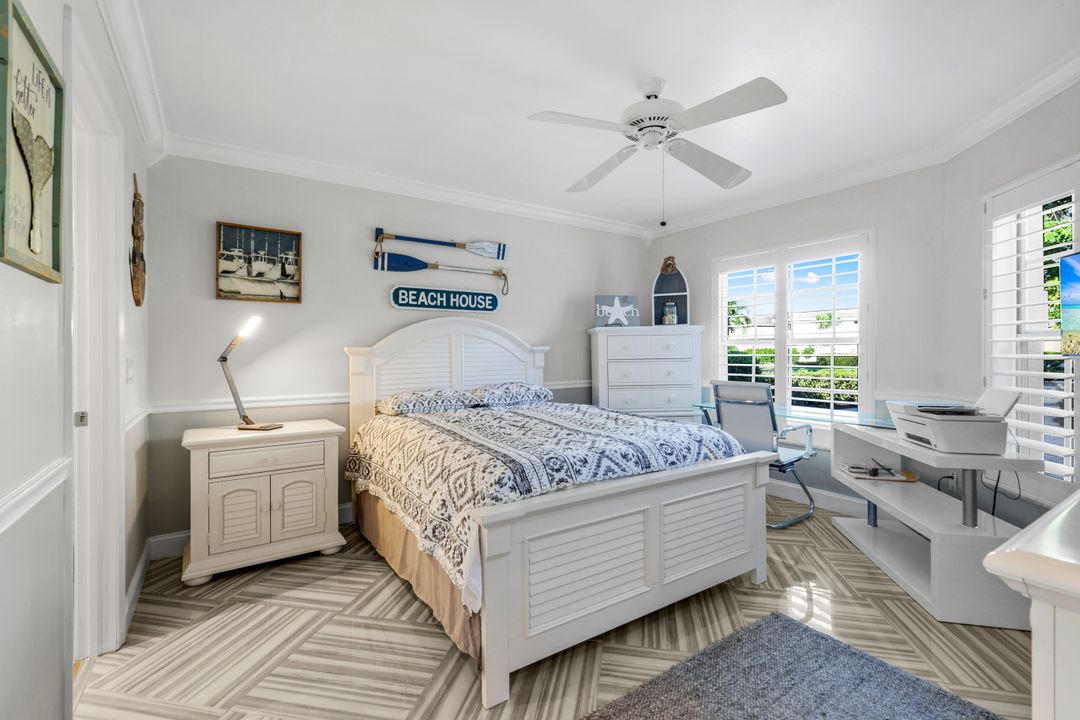 10366 Quail Crown Dr, Naples, FL 34119