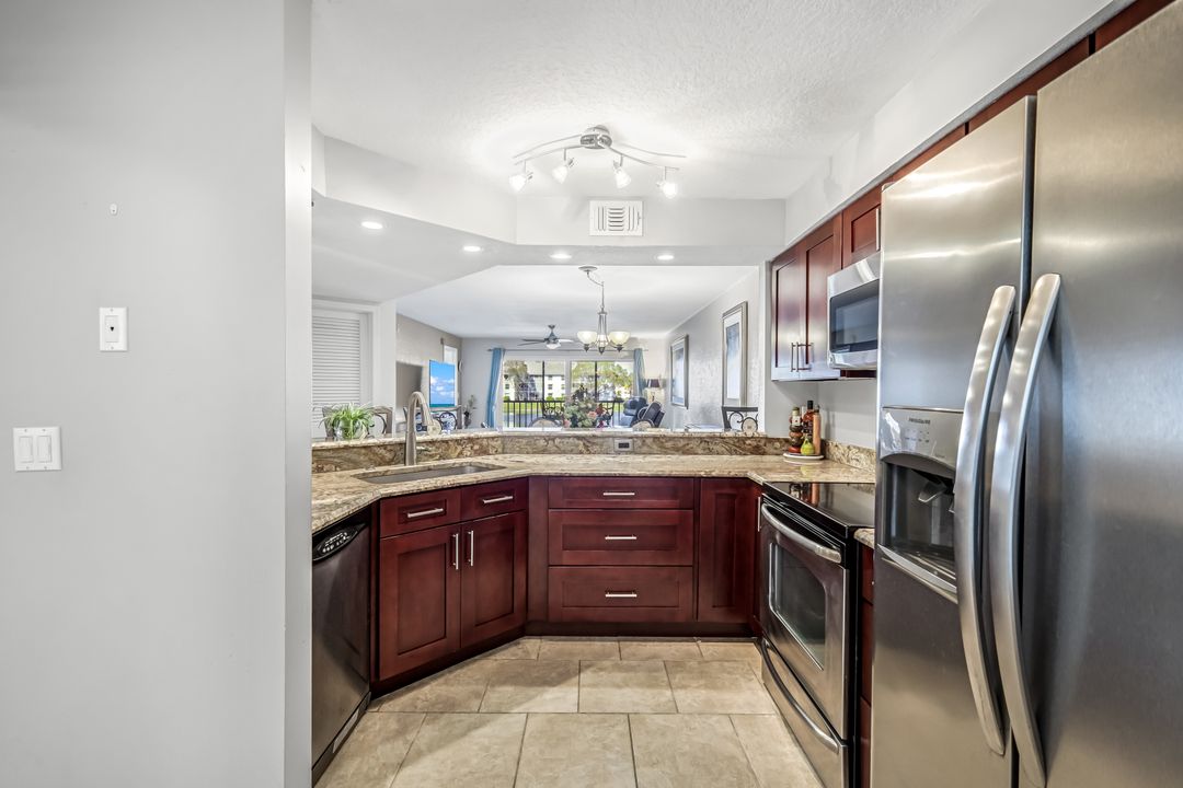 9580 Victoria Ln #208, Naples, FL 34109