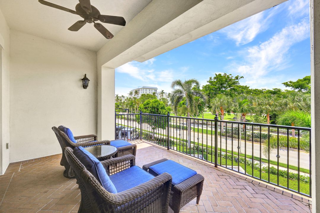 1400 Gulf Shore Blvd N #203, Naples, FL 34102