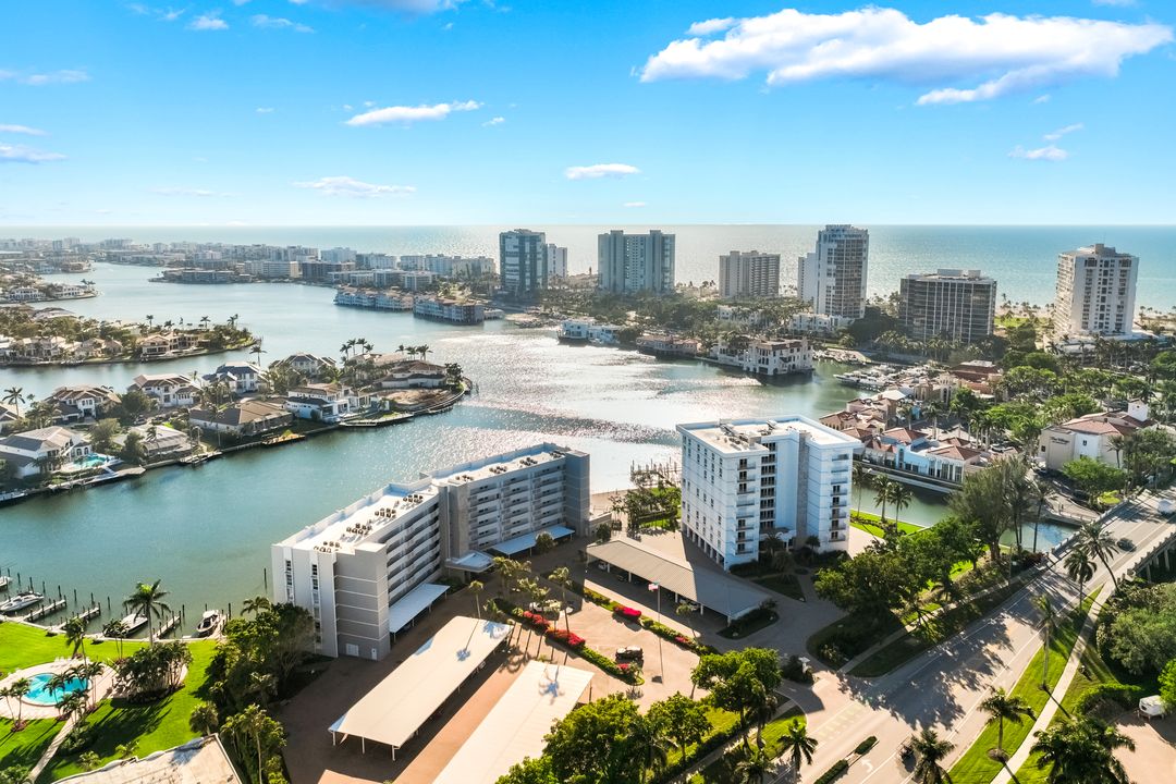 300 Park Shore Dr #5C, Naples, FL 34103