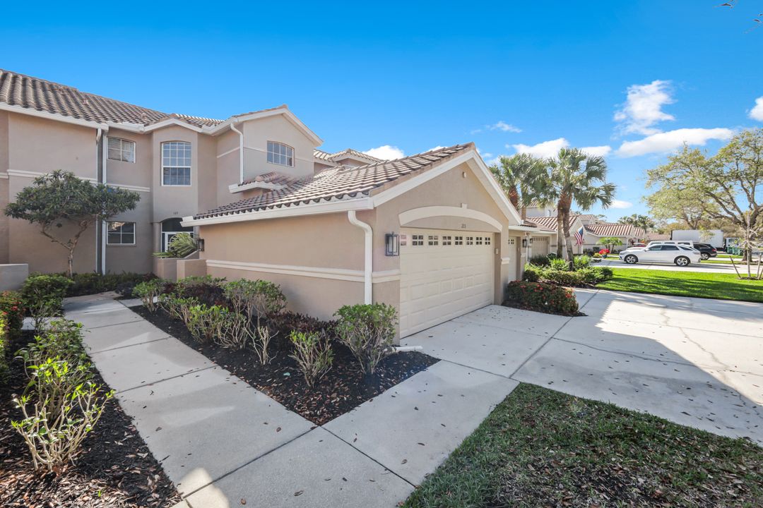 8535 Danbury Blvd #205, Naples, FL 34120