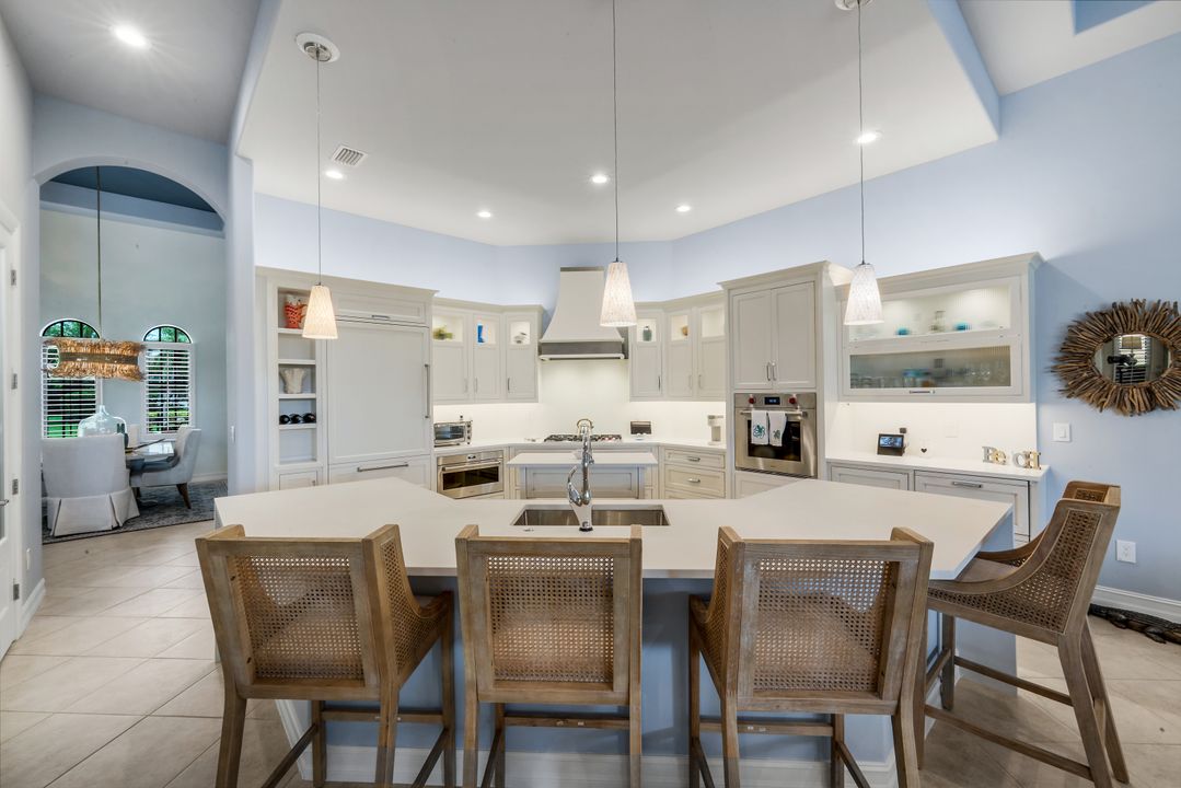 9002 Shenendoah Cir, Naples, FL 34113