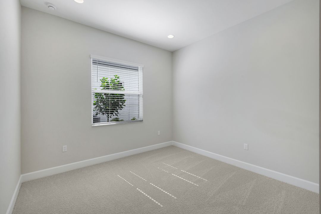 2741 Durham Cir, Naples, FL 34112
