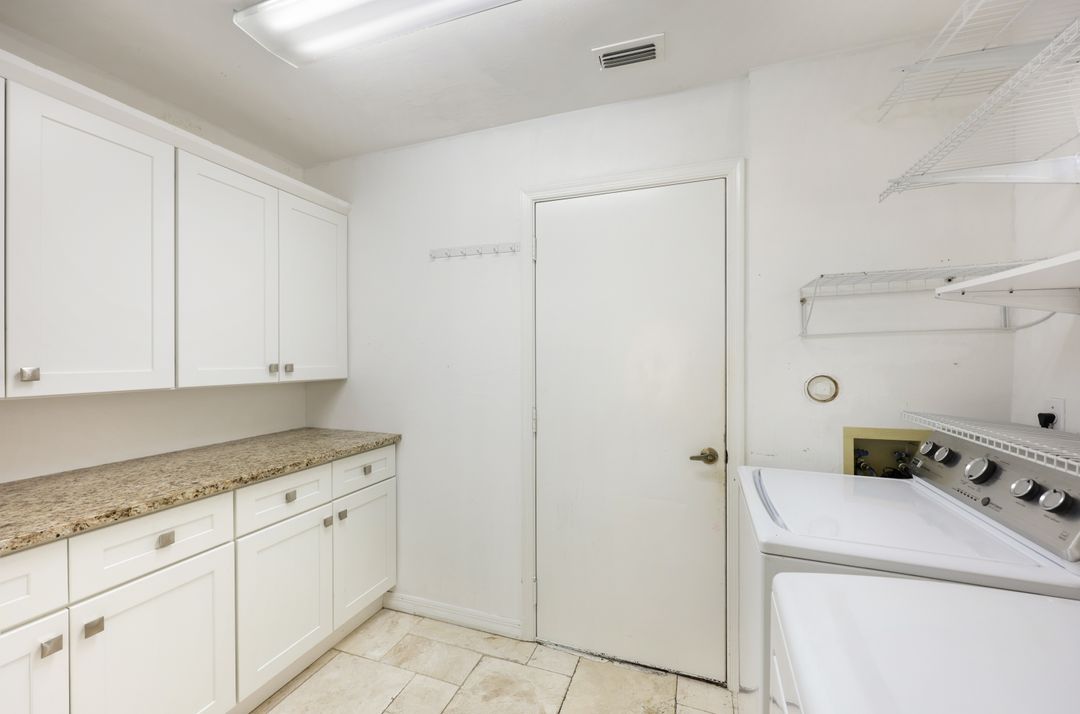 658 Lambton Ln, Naples, FL 34104