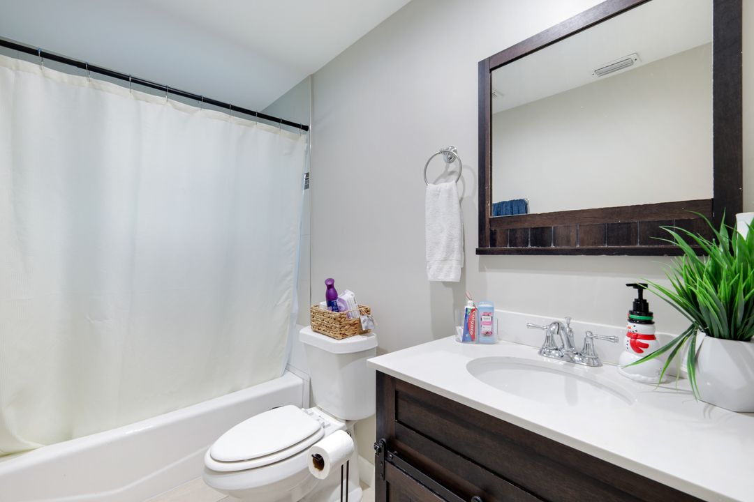 5203 Selby Dr, Fort Myers, FL 33919