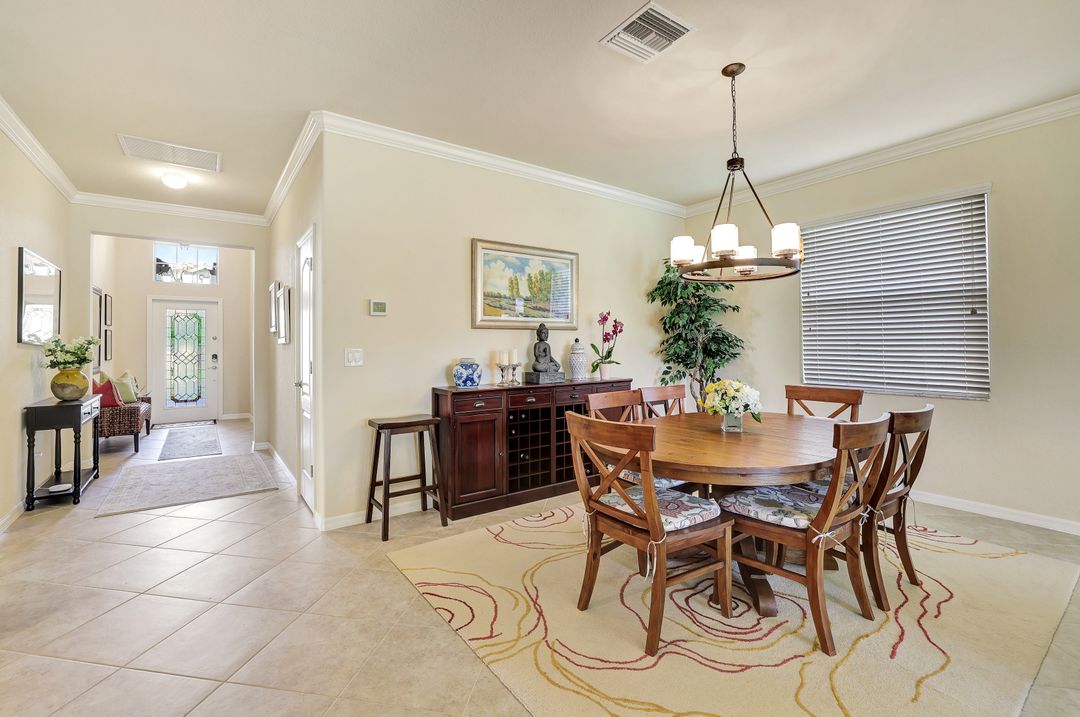 2474 Heydon Cir E, Naples, FL 34120