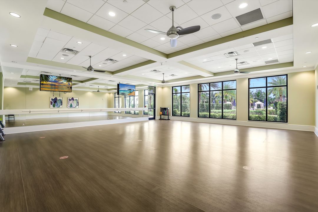 7631 Winding Cypress Dr, Naples, FL 34114