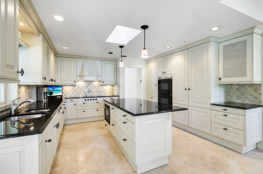 717 Pine Creek Ln, Naples, FL 34108