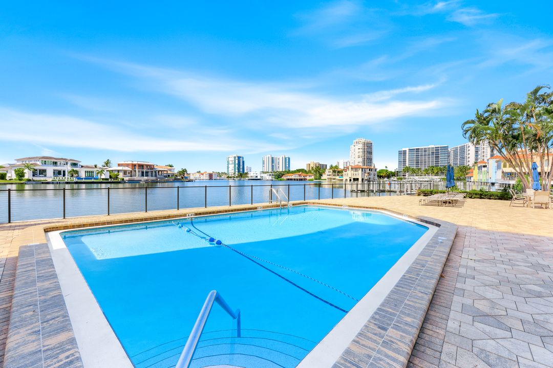 250 Park Shore Dr #601, Naples, FL 34103