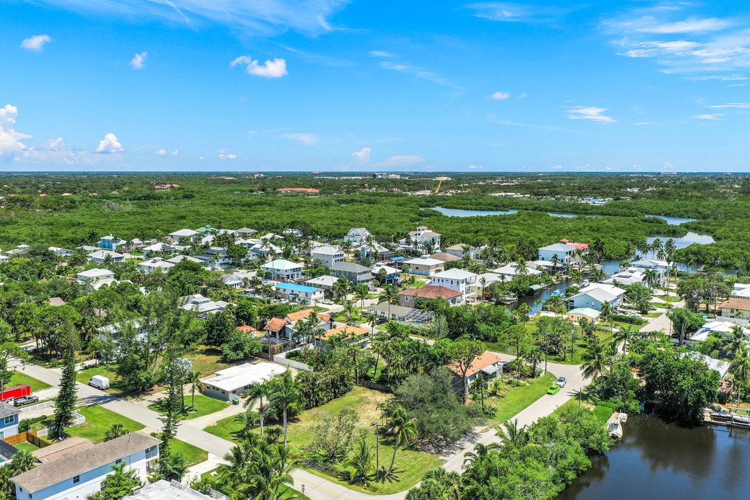 1300 Venetian Way, Naples, FL 34110