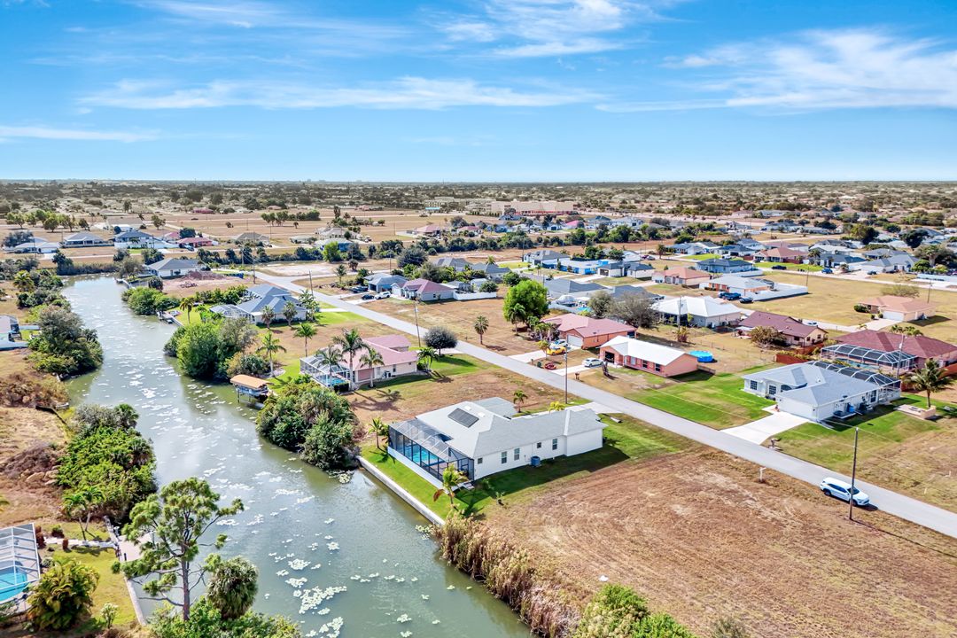 1904 NE 18th Pl, Cape Coral, FL 33909