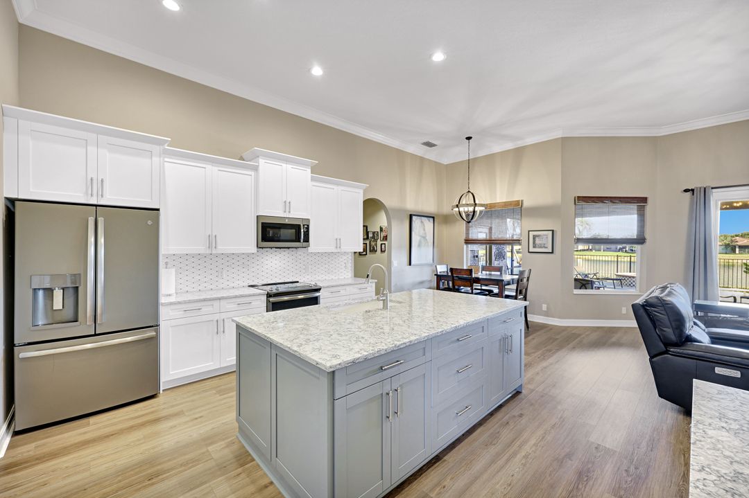 2143 Grove Dr, Naples, FL 34120