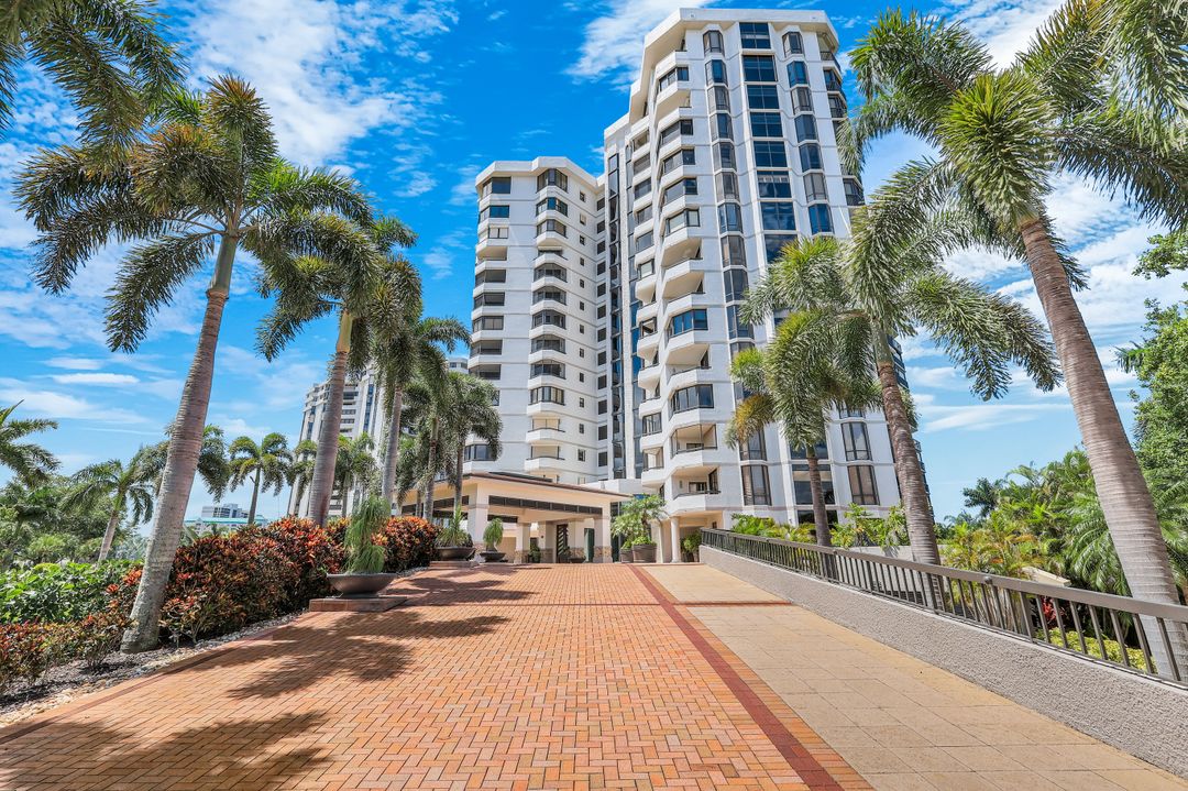 6075 Pelican Bay Blvd # 104, Naples, FL 34108