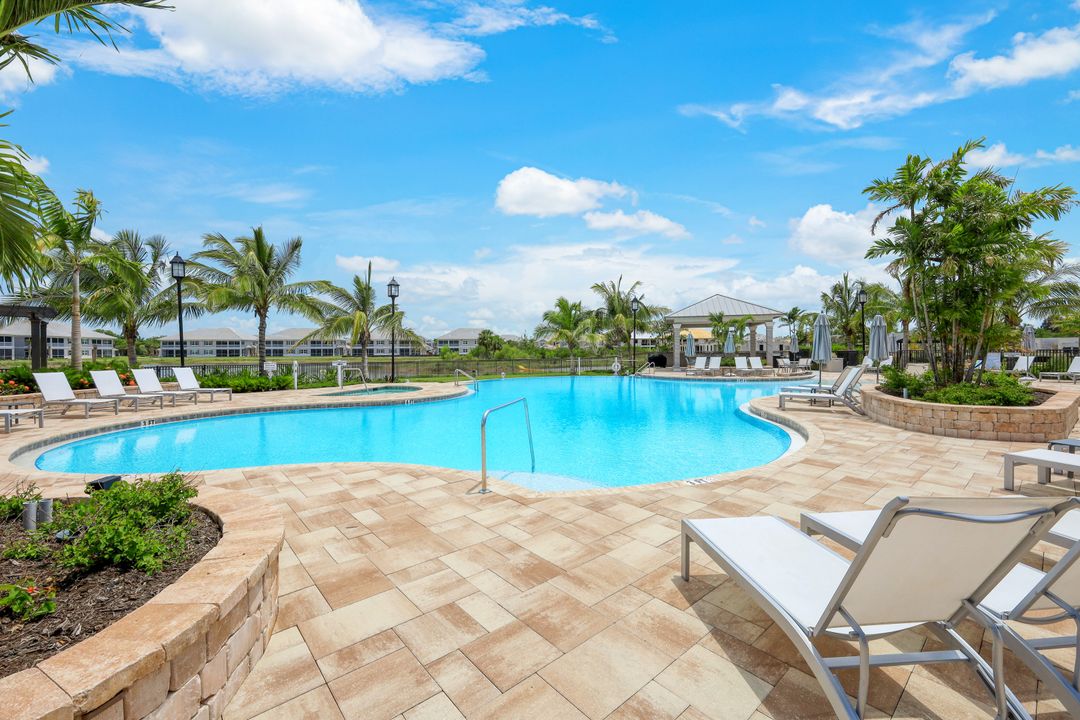 164 Indies Drive E #104, Naples, FL