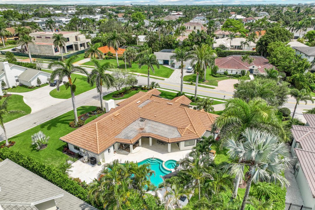 579 Neapolitan Way, Naples, FL 34103